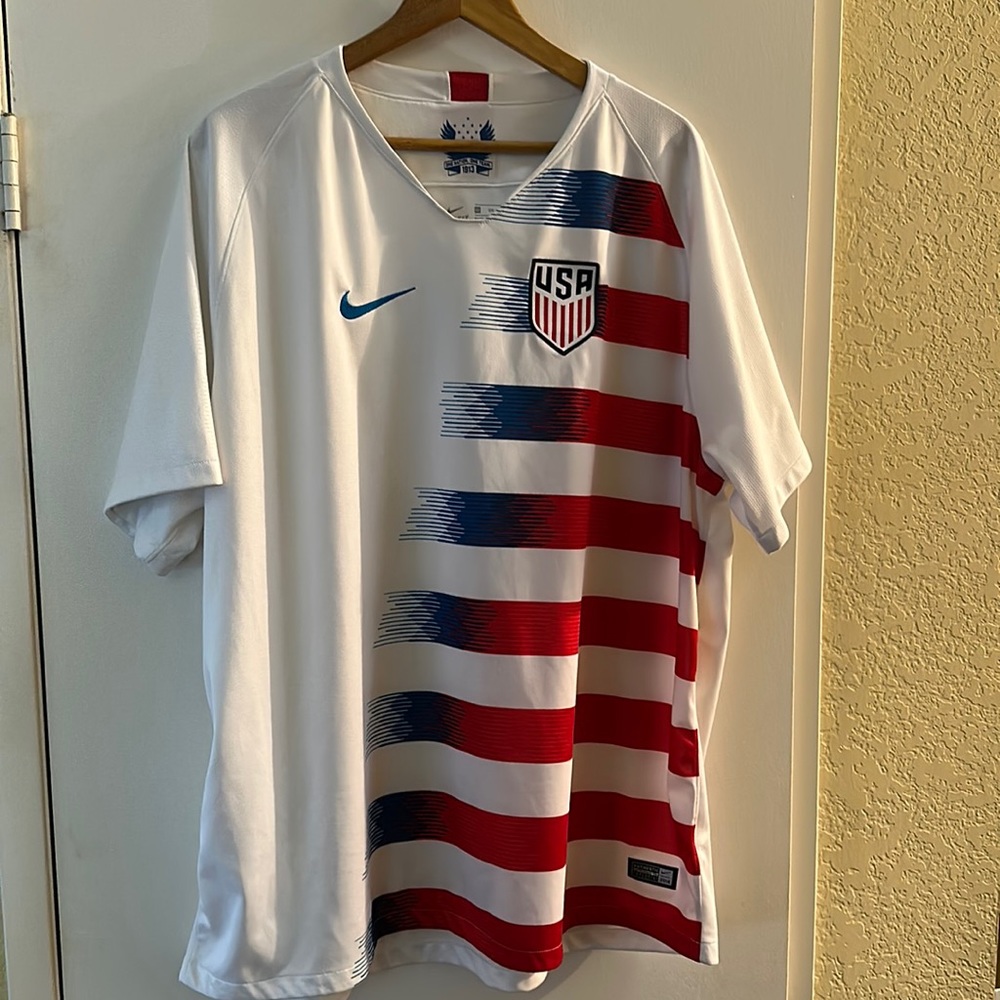 Men’s Nike USMNT soccer jersey